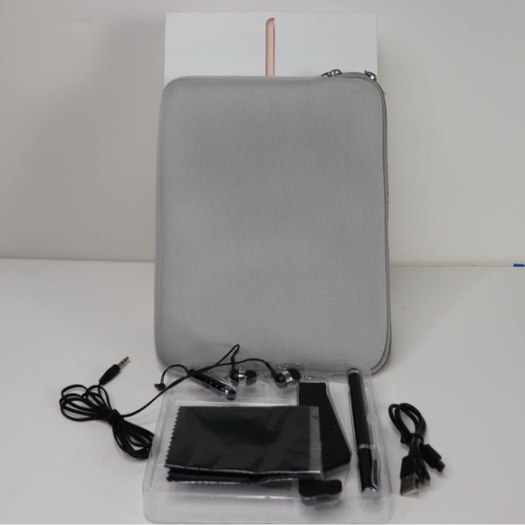 Host Pick!!!!  Apple IPad Essentials Kit “ONLY” Bundle Kit Check Description - Picture 3 of 11